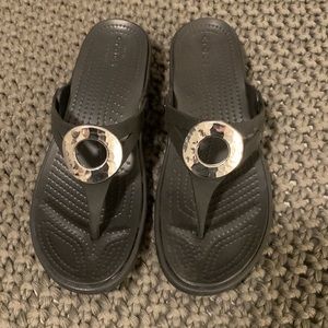 Crocs dress flip flops